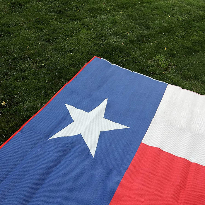 Camco Texas RV Patio Mat blue woven polypropylene with red binding - Corner Detail | United RV Parts
