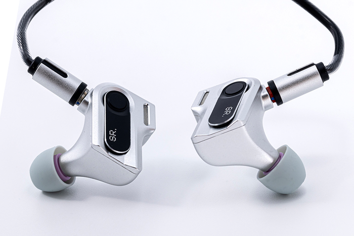 COLORFLY Silver Reference Three Dynamic Drivers In-ear Headphone