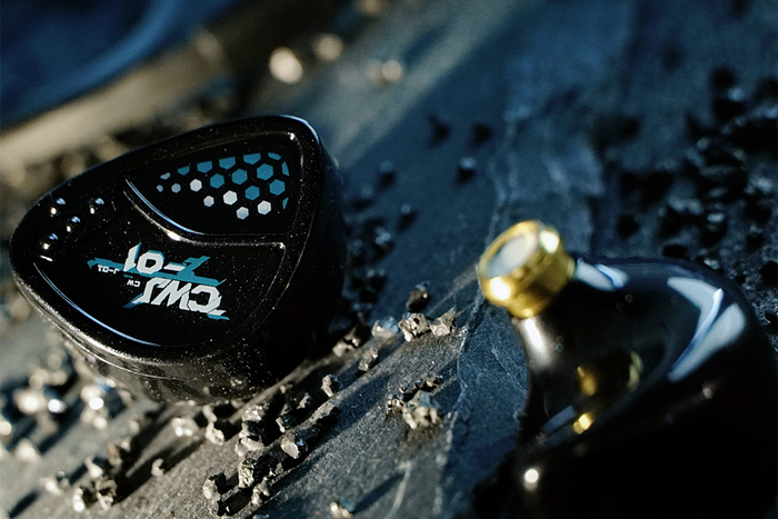 HE CAI WEN JI 10mm Dynamic In-ear Headphone.